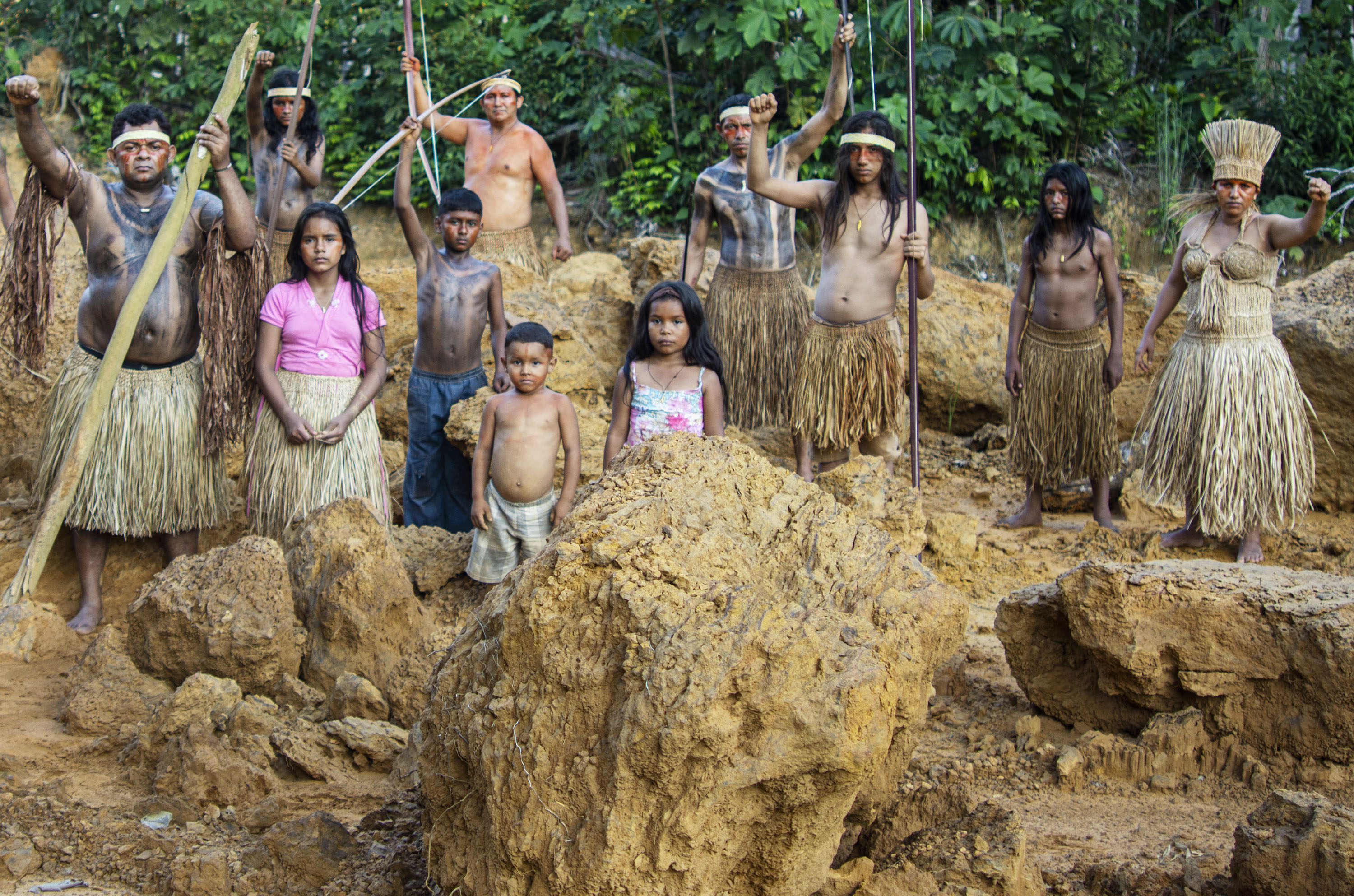 Indígenas Mura, en Brasil  y su lucha por proteger la Amazonia su territorio.