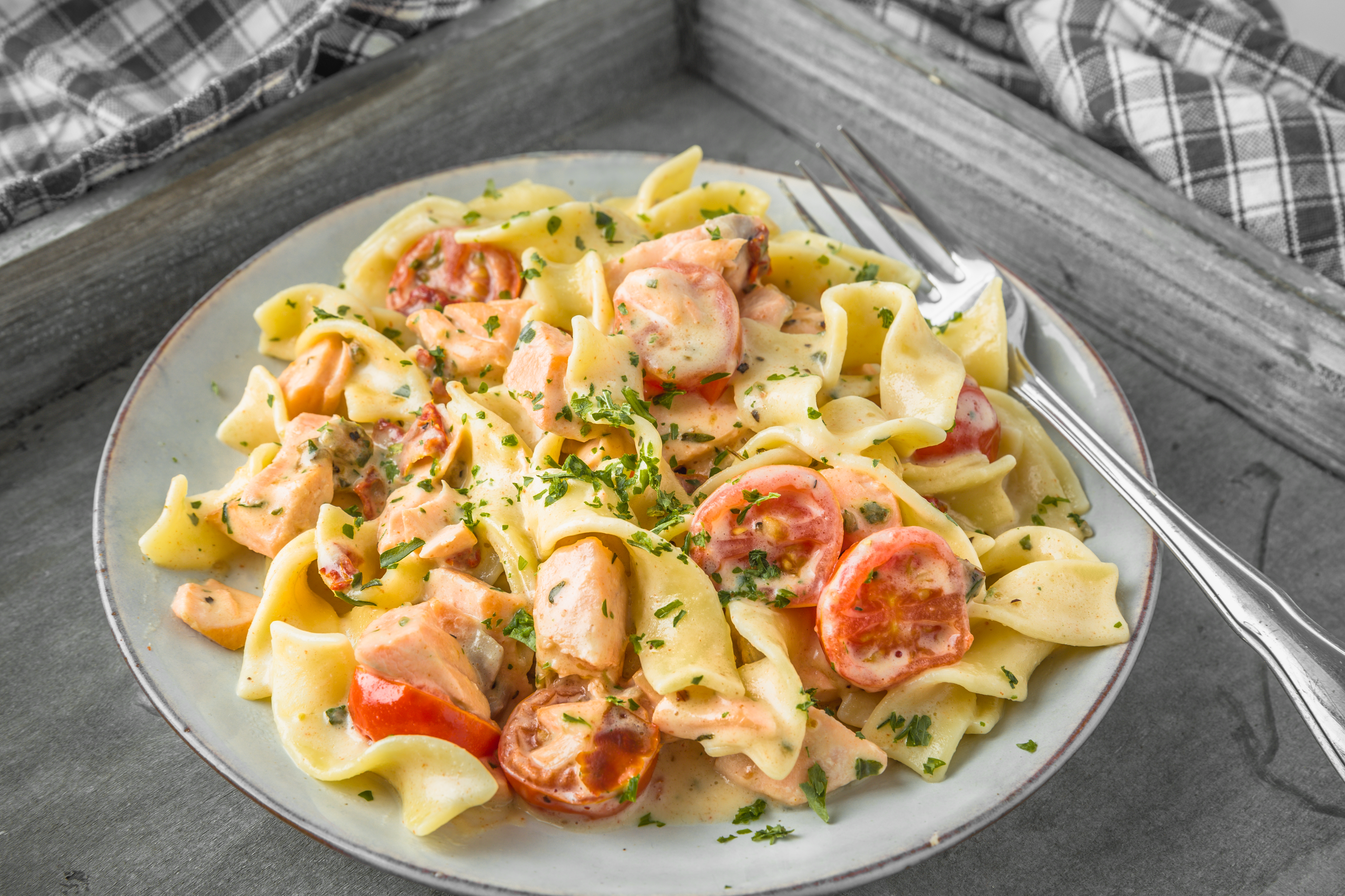 ¿Pasta cremosa con salmón? Nosotros te enseñamos a hacerla