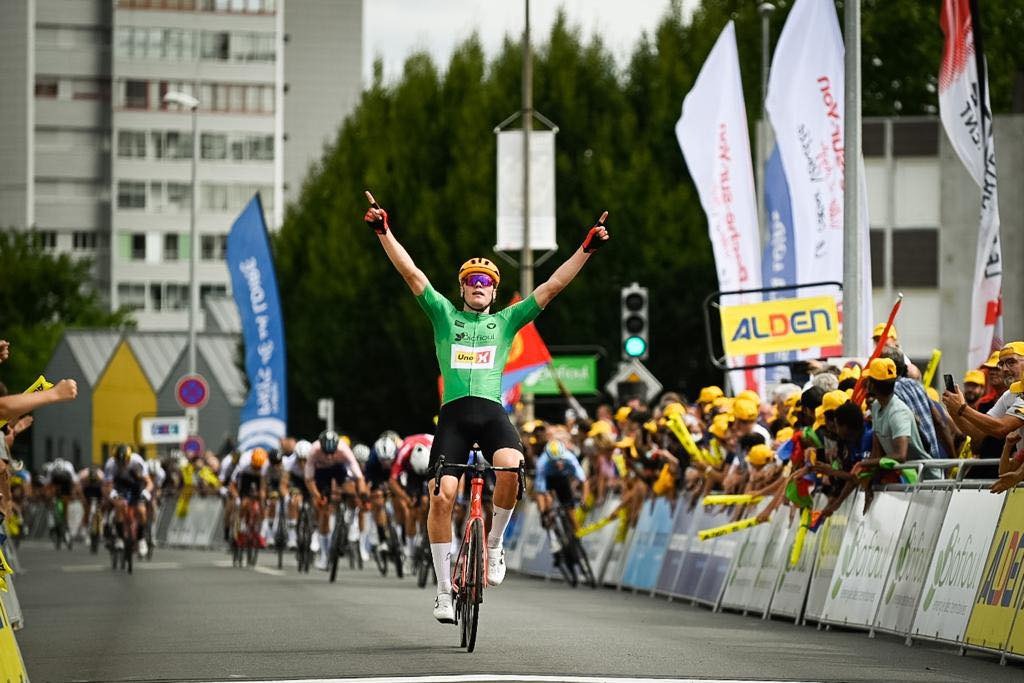 Soren Maerenskjold se impuso en la primera etapa del Tour de L'Avenir 2022.