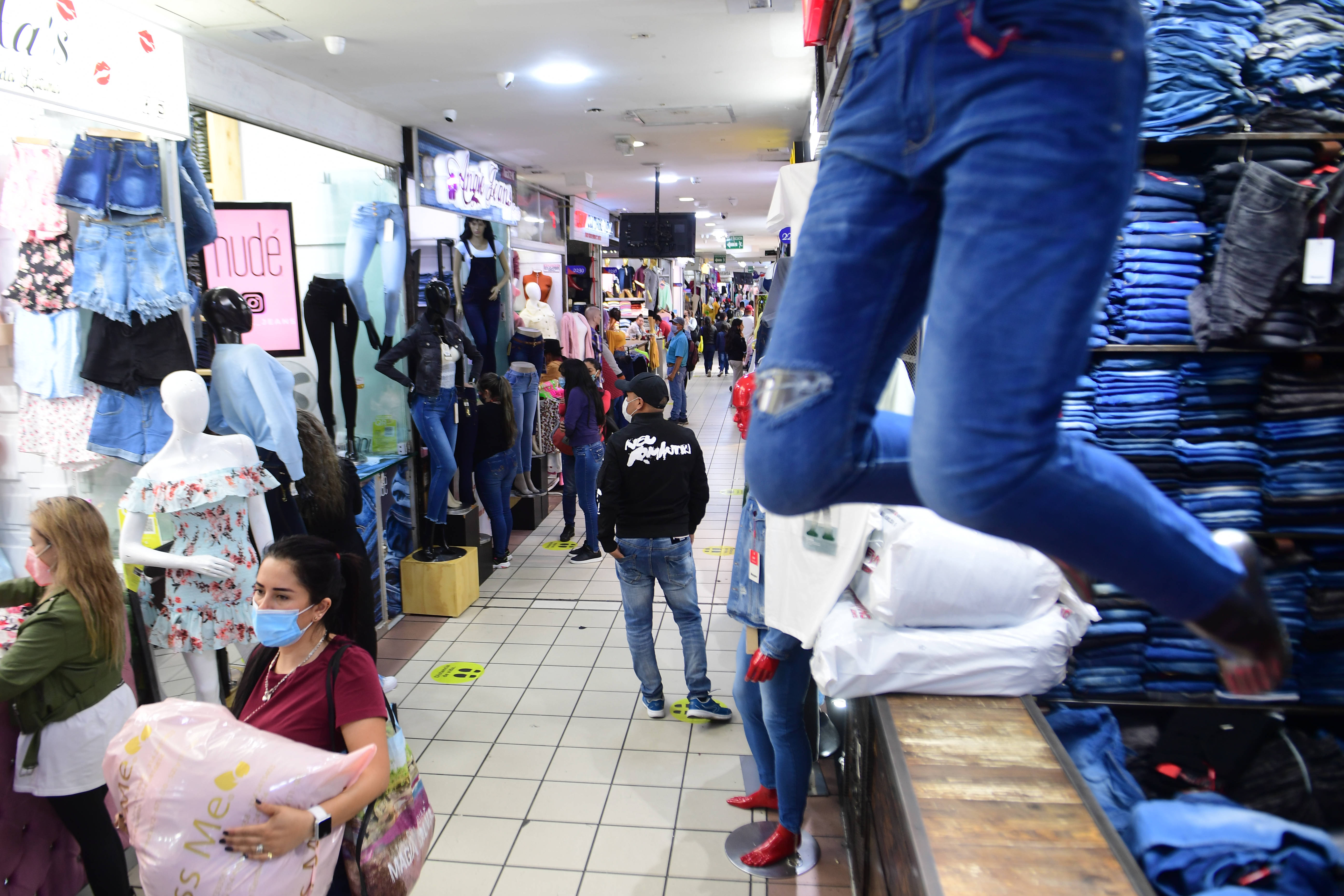 Las ventas del comercio continuaron su caída en lo corrido de 2023