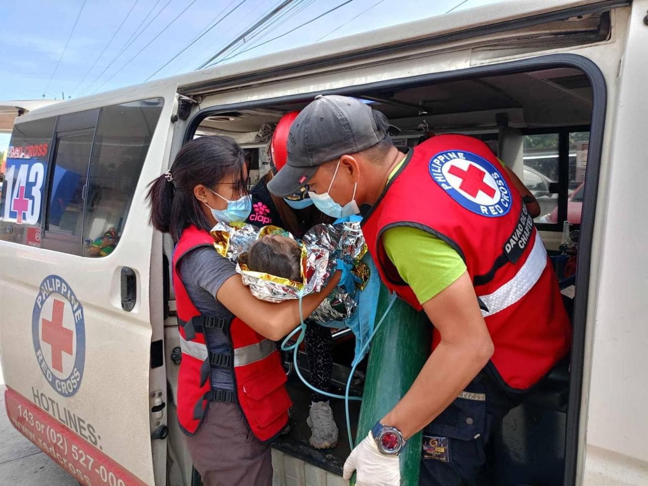 Filipinas: un bebé y una niña fueron rescatados tras 60 horas atrapados en un alud