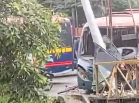 Accidente de un bus deja al menos dos heridos en el oriente de Cali
