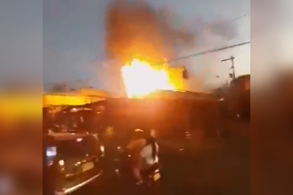 En video: Incendio dejó varios locales afectados en Bazurto, Cartagena