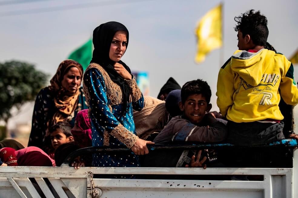 En imágenes: Kurdos y sirios huyen tras ofensiva turca en el norte de Siria