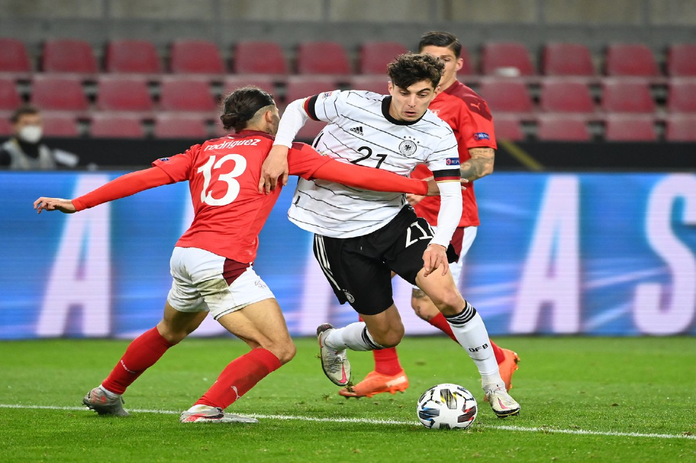 Alemania y Suiza se repartieron los puntos en un festival de goles