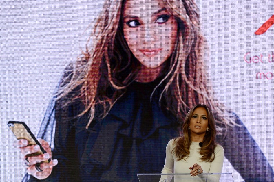 Jennifer Lopez ahora vende celulares