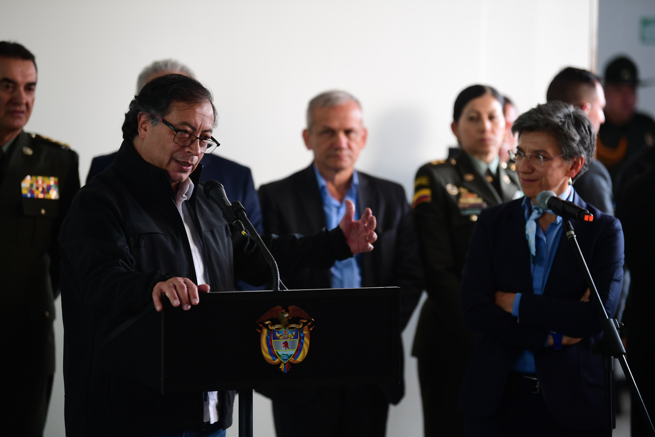 Presidente de la república durante el consejo de seguridad en compañía de la alcaldesa de Bogotá Claudia López y las comunidades indígenas