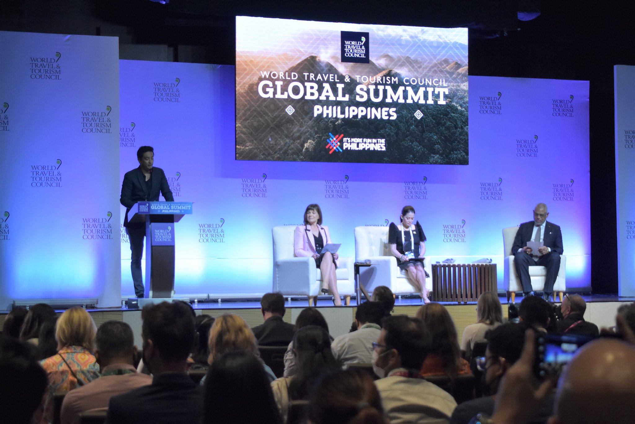 Conferencia inaugural de la Cumbre Mundial del Turismo, en Manila.