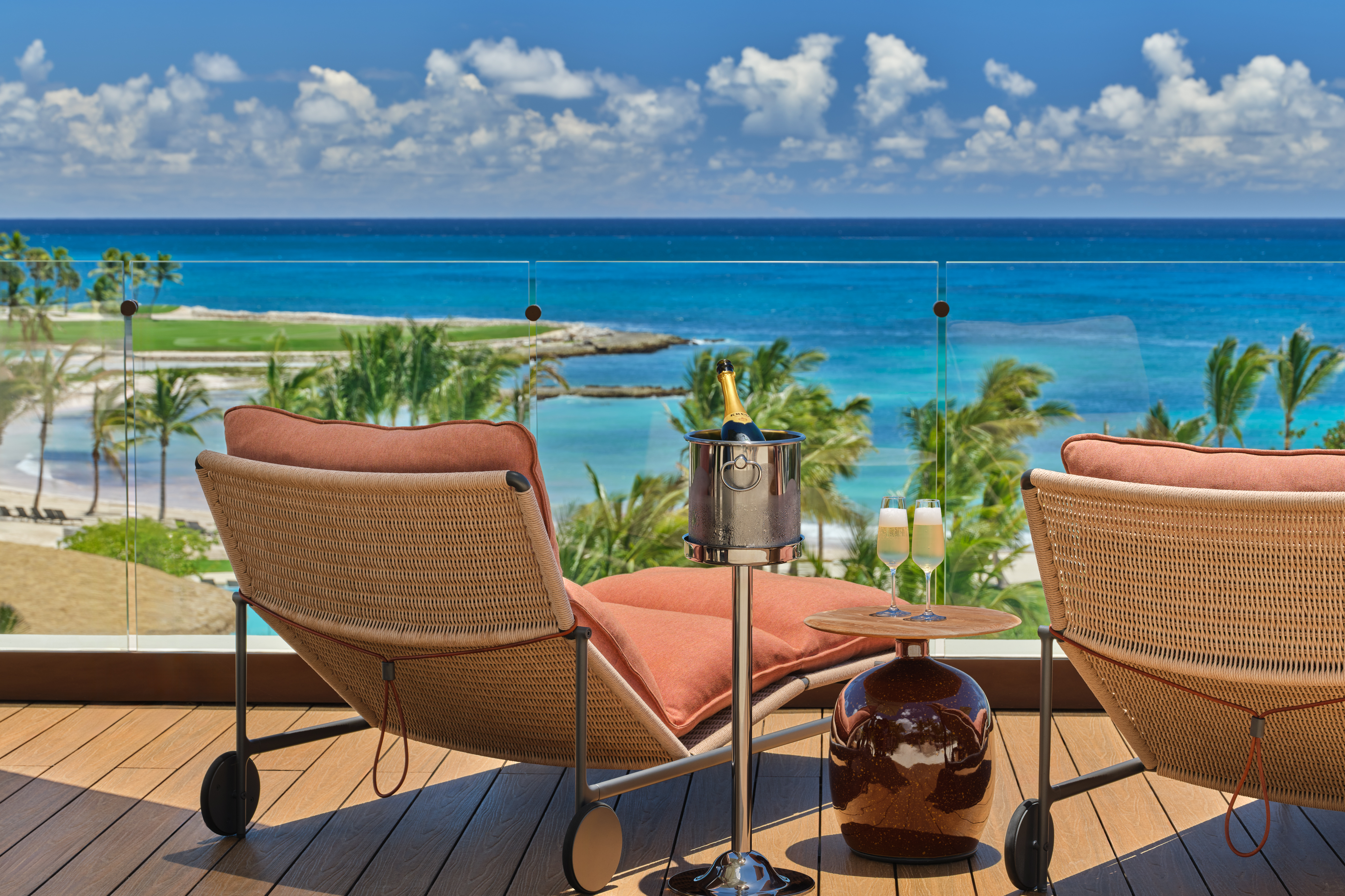 The St. Regis Cap Cana Resort redefine la hospitalidad de lujo en la República Dominicana, ofreciendo una escapada privilegiada en el exclusivo enclave de Cap Cana.