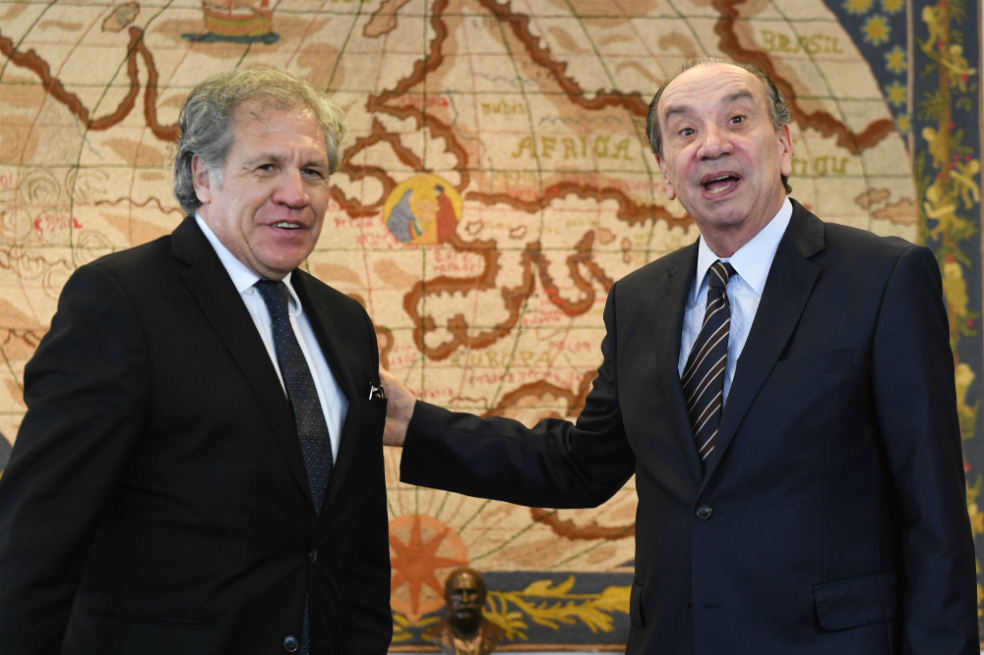 El secretario de la OEA, Luis Almagro (derecha), y el canciller brasileño Aloysio Nunes. / AFP