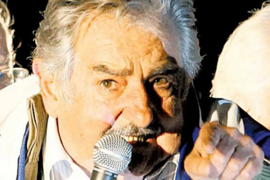 Fútbol uruguayo en duda tras decisión presidencial de retirar policías de estadios