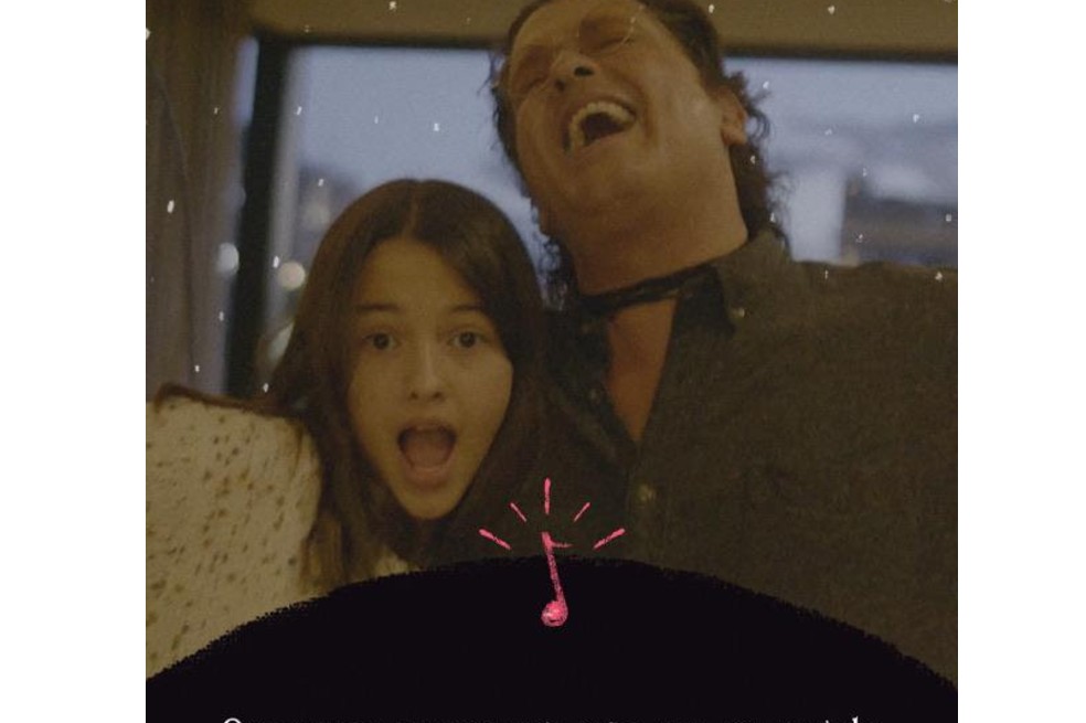 Carlos Vives y su hija Elena.