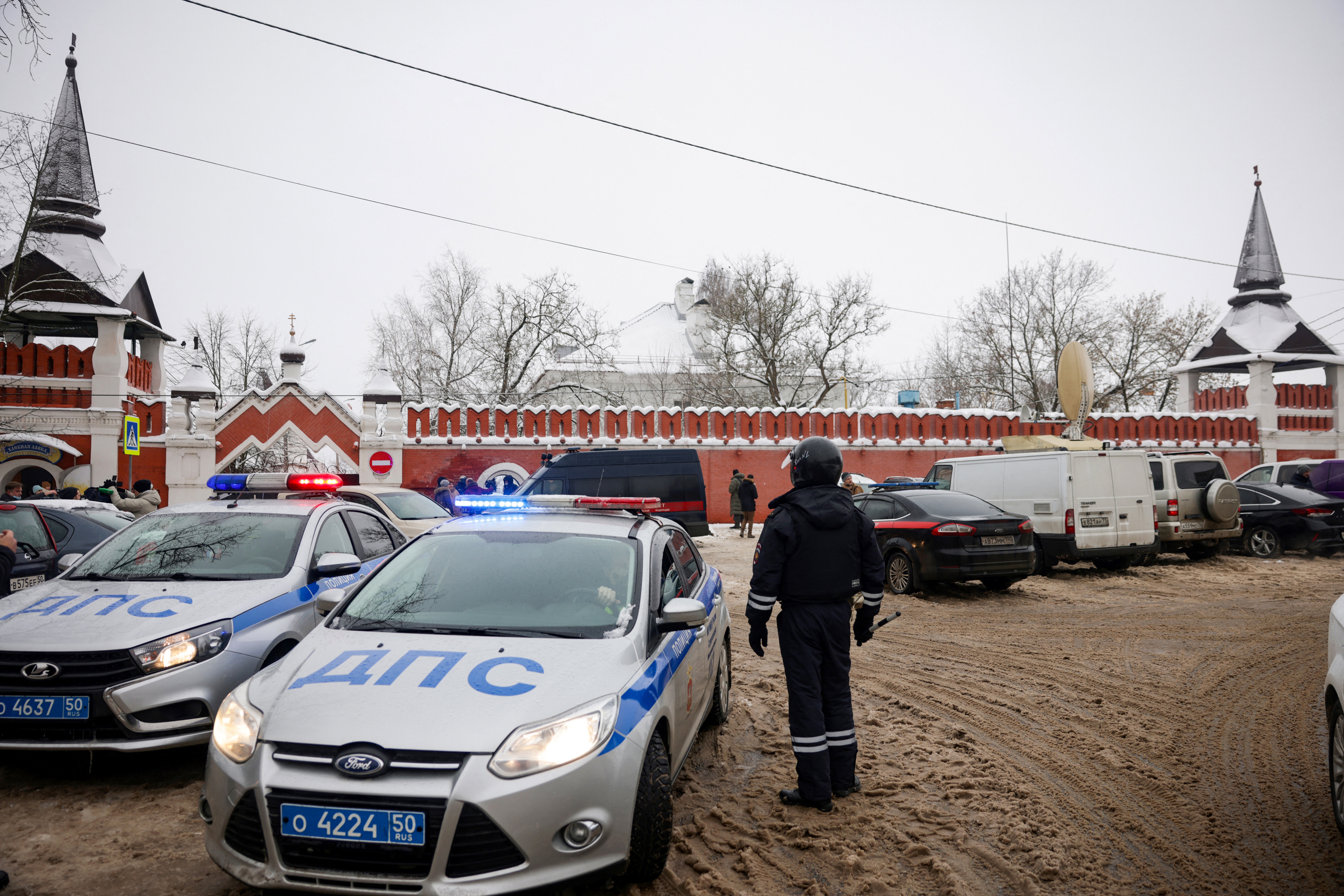 Joven estalla bomba en escuela de Rusia y hiere a 12 niños