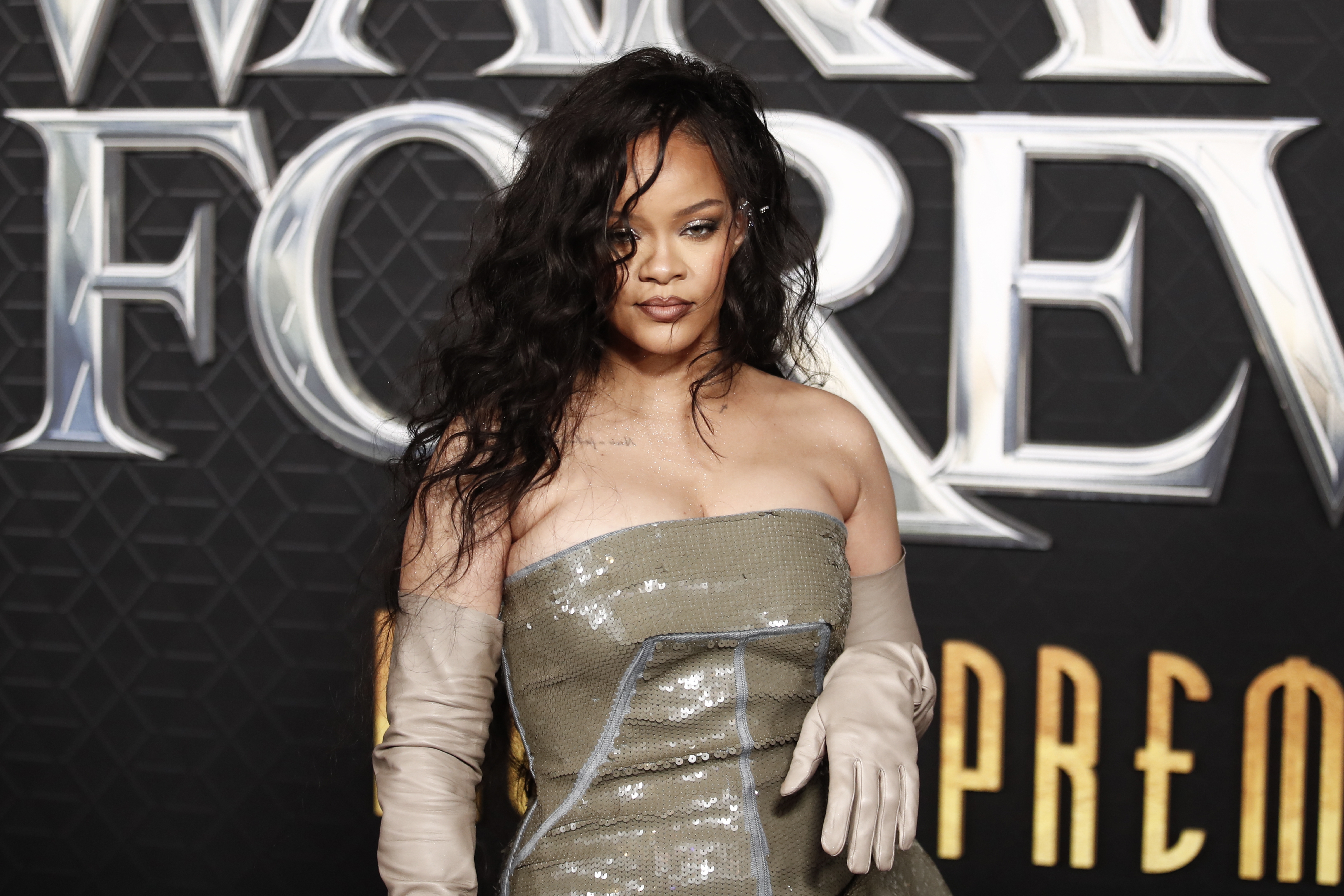Los Angeles (United States), 26/10/2022.- Barbadian singer Rihanna attends the premiere of Marvel's 'Black Panther: Wakanda Forever' at the Dolby Theatre in Los Angeles, California, USA, 26 October 2022. The movie is set to be release on 11 November 2022 in the USA. (Cine, Estados Unidos) EFE/EPA/CAROLINE BREHMAN