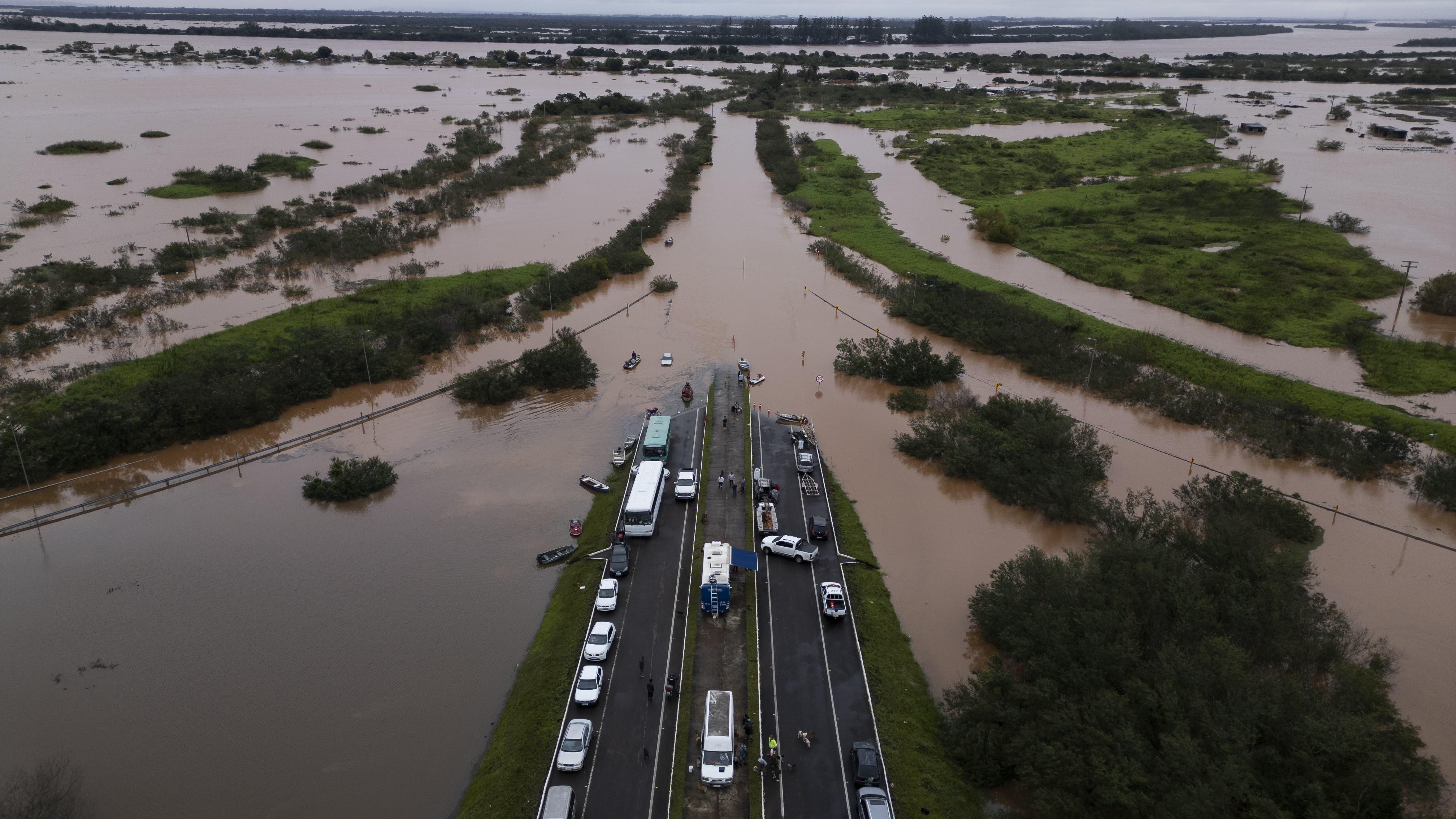 Fuertes lluvias en Brasil dejan al menos 37 muertos y 74 desaparecidos