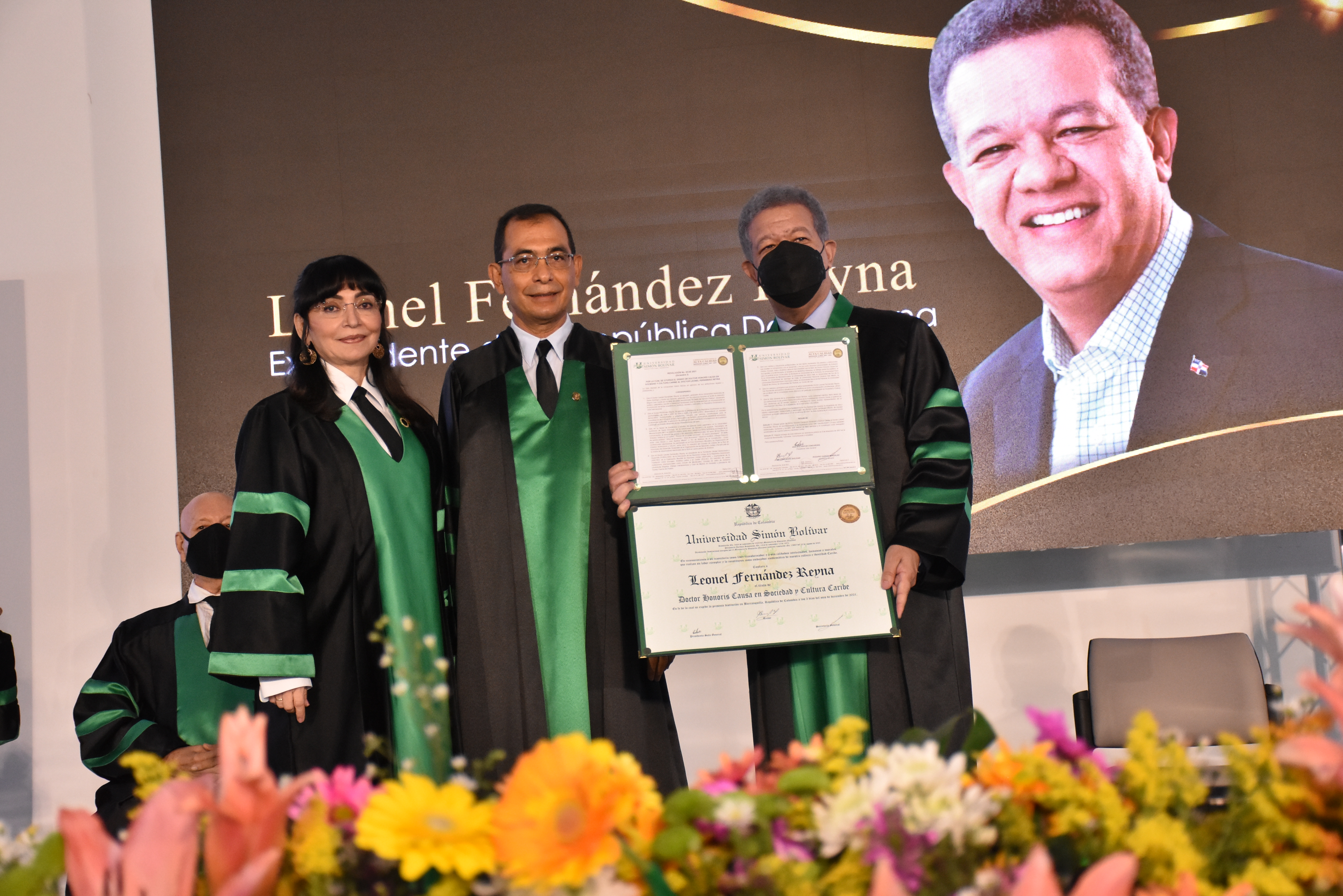 La vicerrectora Ana de Bayuelo, el rector José Consuegra y el expresidente Leonel Fernández Reyna.