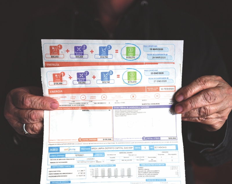 Foto ilustracion factura de servicio públiclo