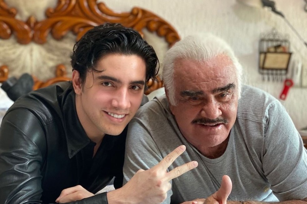¿Por qué Álex sería el “verdadero” heredero de Vicente Fernández?