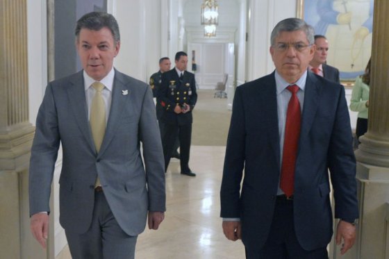 El presidente Juan Manuel Santos junto al expresidente César Gaviria.