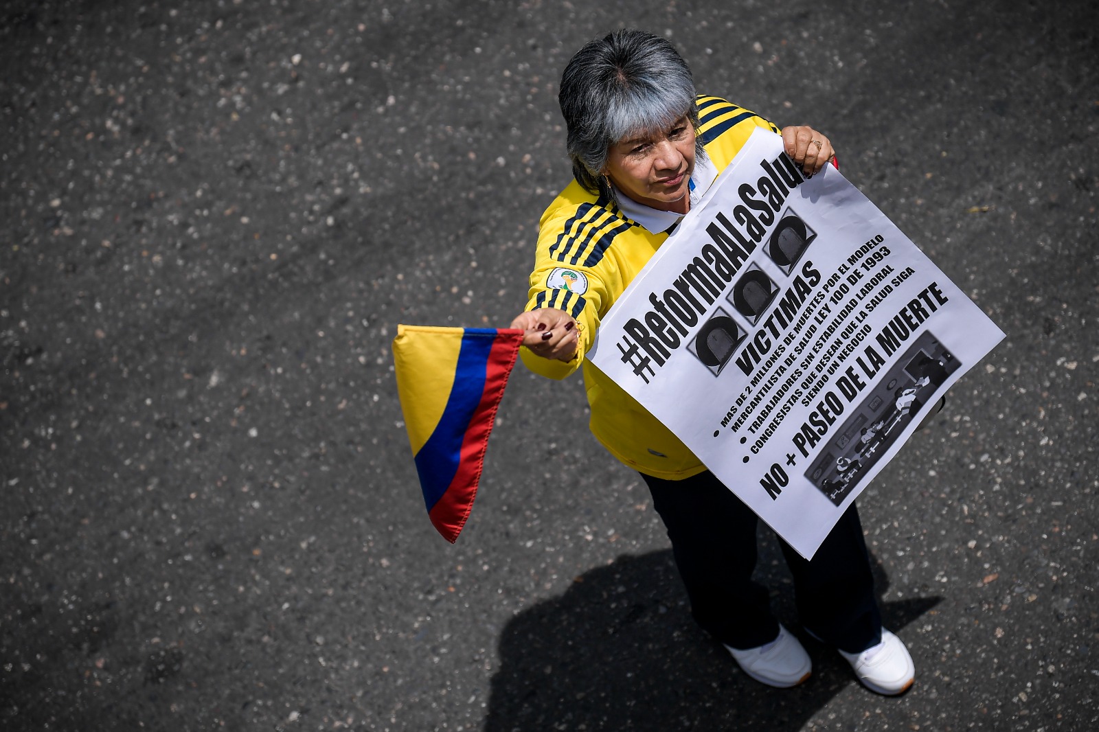 Marchas pro gobierno convocaron a 5.000 personas el mismo día que llamaron a juicio a Uribe
