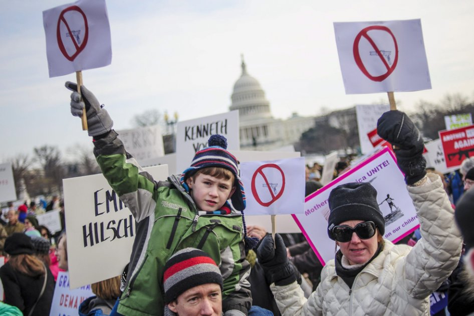 Manifestantes marchan en Washington para pedir control de armas