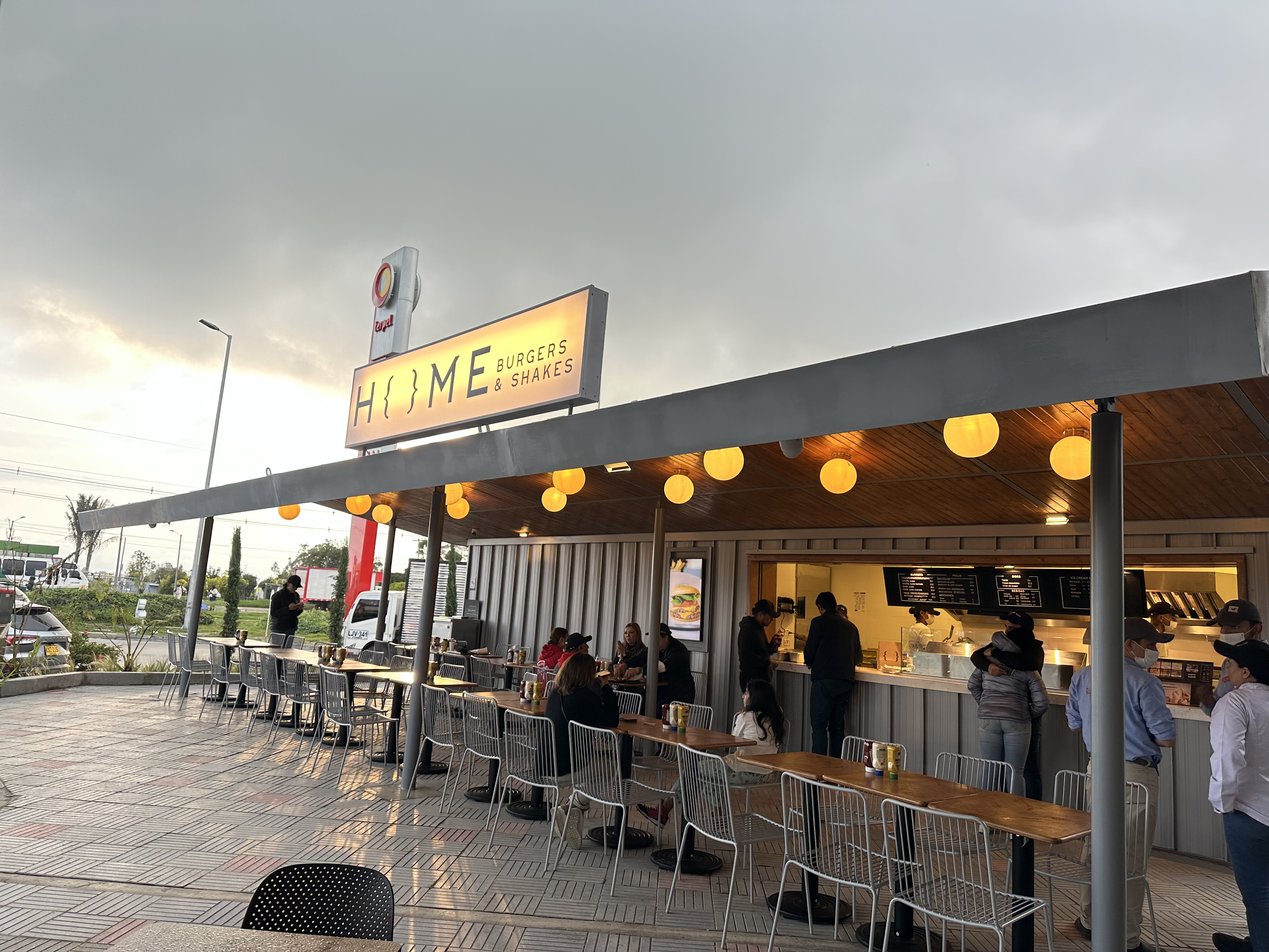 Las famosas hamburguesas de Home Burgers llegan a las Estaciones de Servicio Terpel