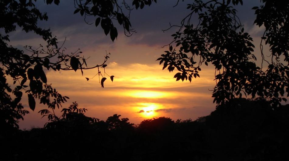 Hermosos atardeceres viajando por el río Sinú