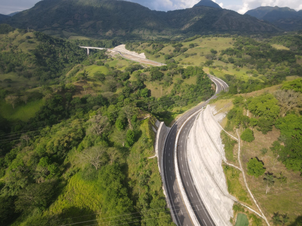 Proyecto vial Pacífico 1 consigue crédito por $540.000 millones para finalizar obras