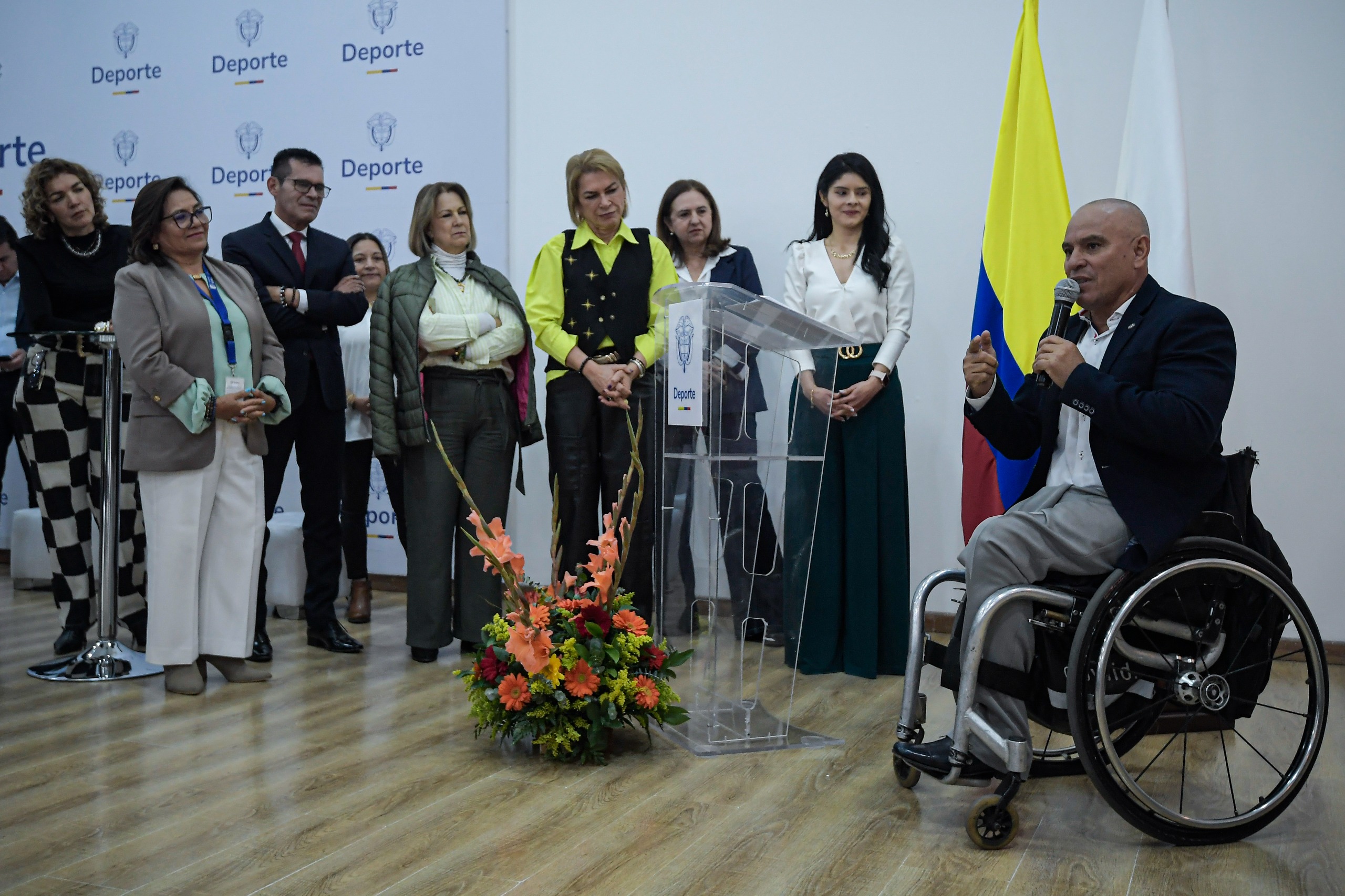 El paranadador santandereano Moisés Fuentes dio unas palabras durante la inauguración del hall de la fama.