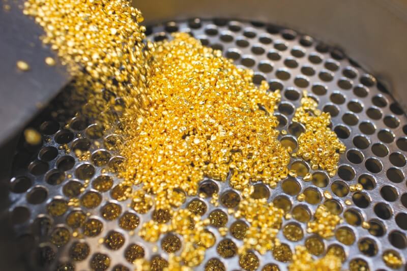 Oro, entre la legalidad y la muerte