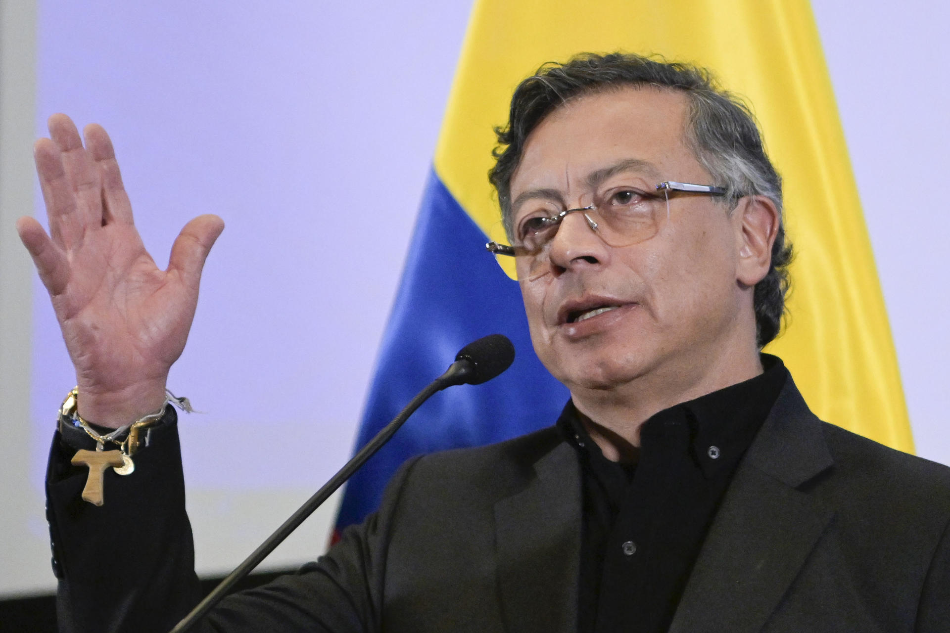 “Se ha comprobado que la bomba en territorio colombiano es del Ejército ecuatoriano”: Petro
