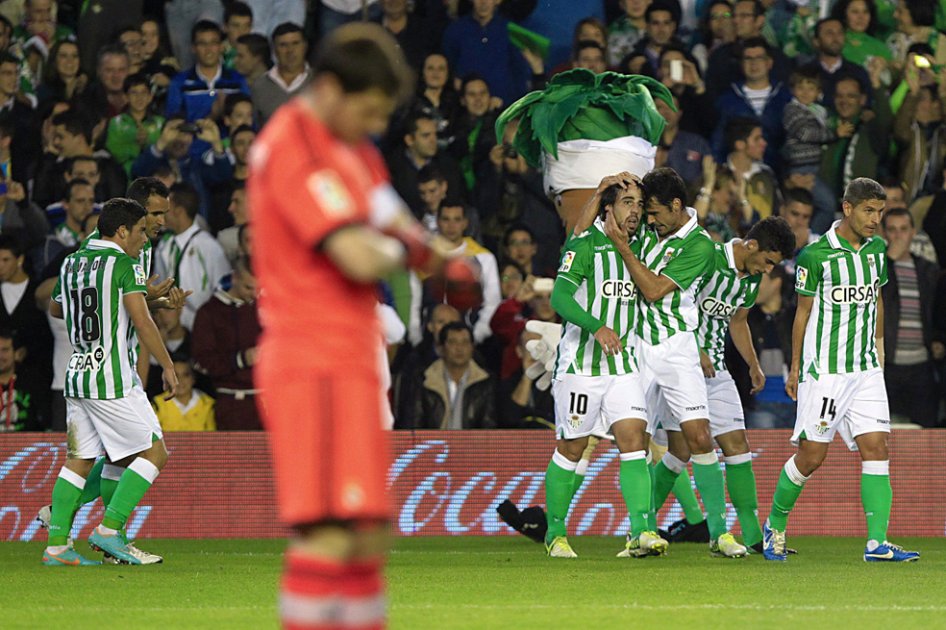 Real Madrid pierde con el Betis y Barça podría escaparse