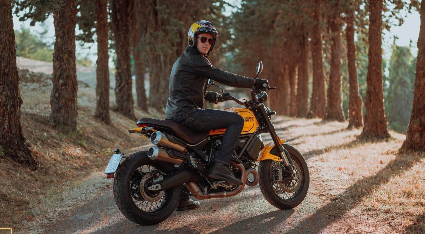 Moto Scrambler Ducati 1100 Tribute Pro