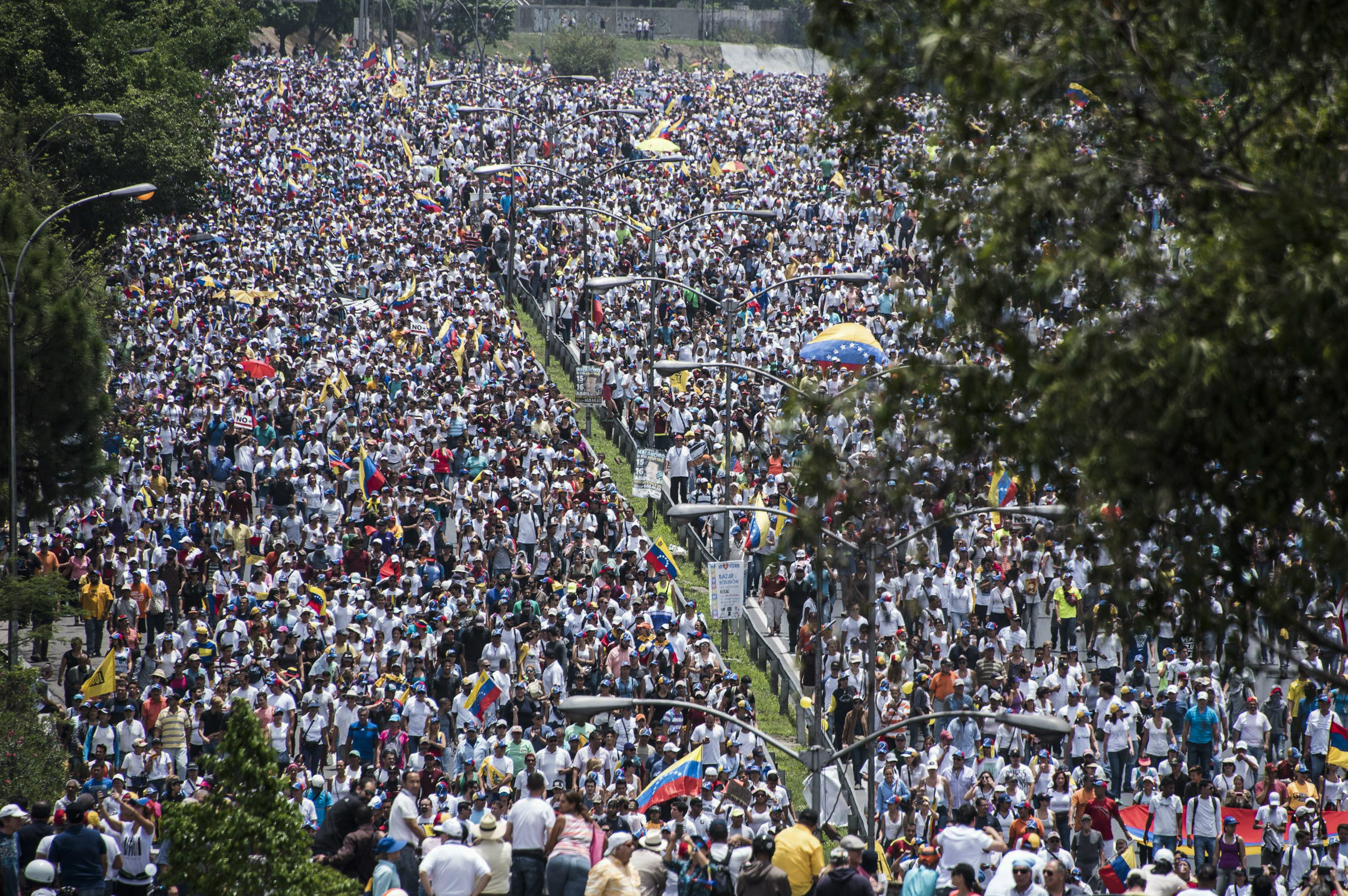 Oposición venezolana aumenta presión contra Maduro en nueva protesta