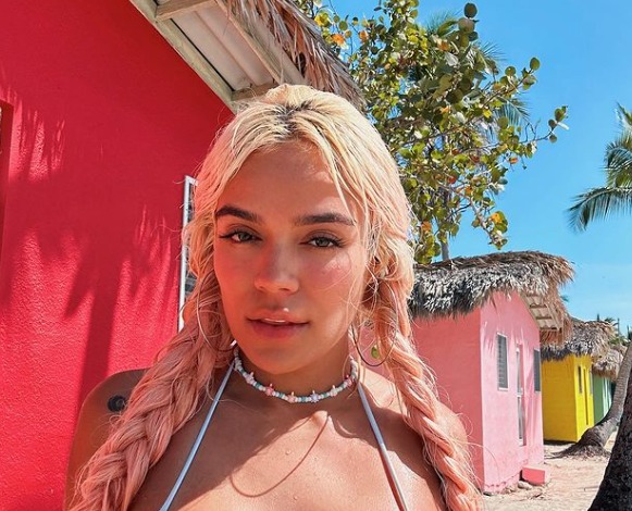 Feid más enamorado que nunca: así reaccionó a las fotos de Karol G en bikini