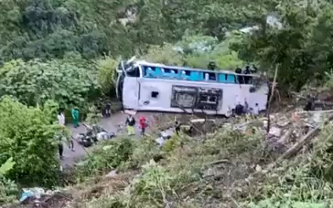 Bus de turismo cayó a un precipicio en vía Pasto-Ipiales: 13 muertos y 28 heridos