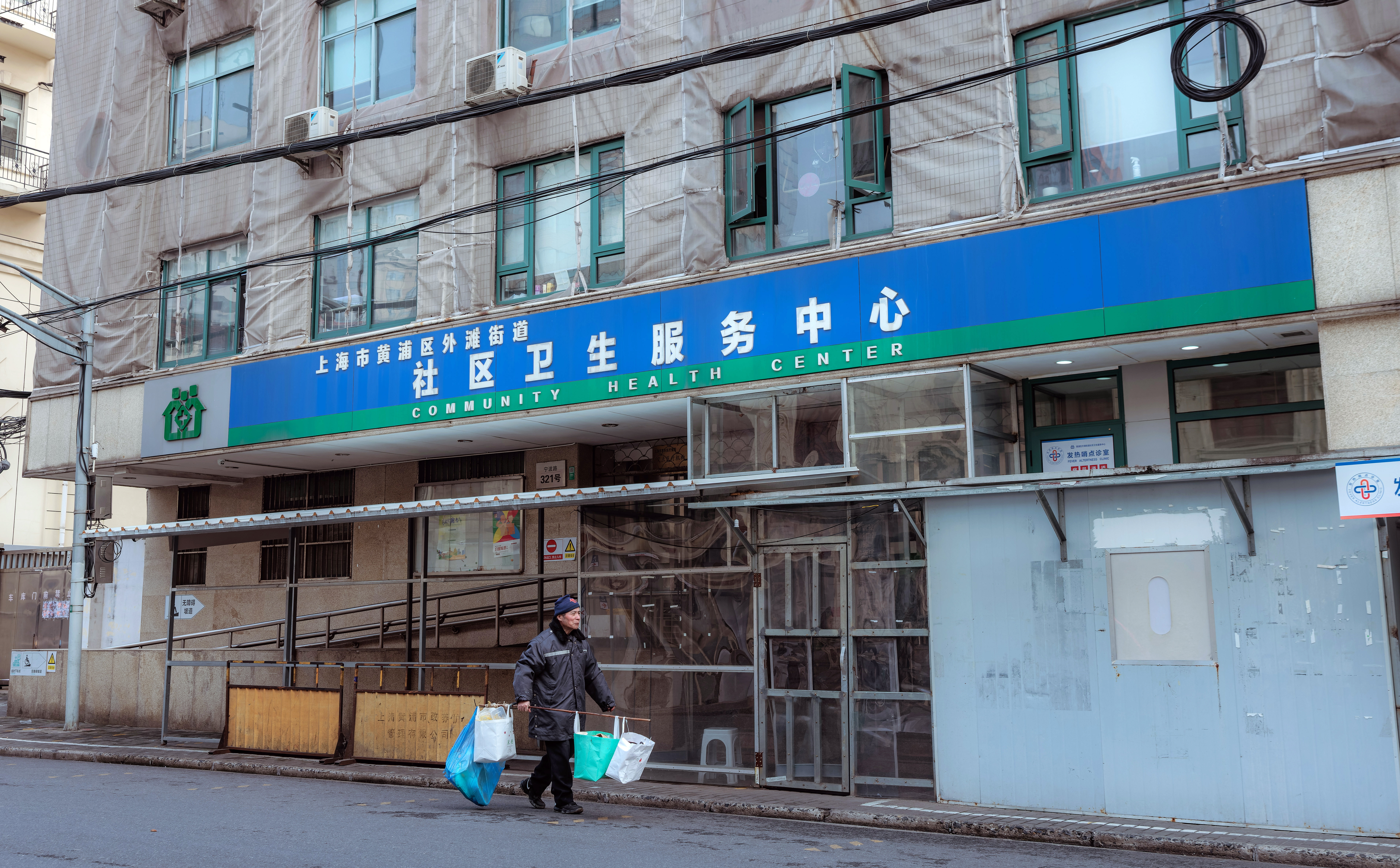 Muestras del mercado de Wuhan despublicadas vincularían origen del covid-19 con animales