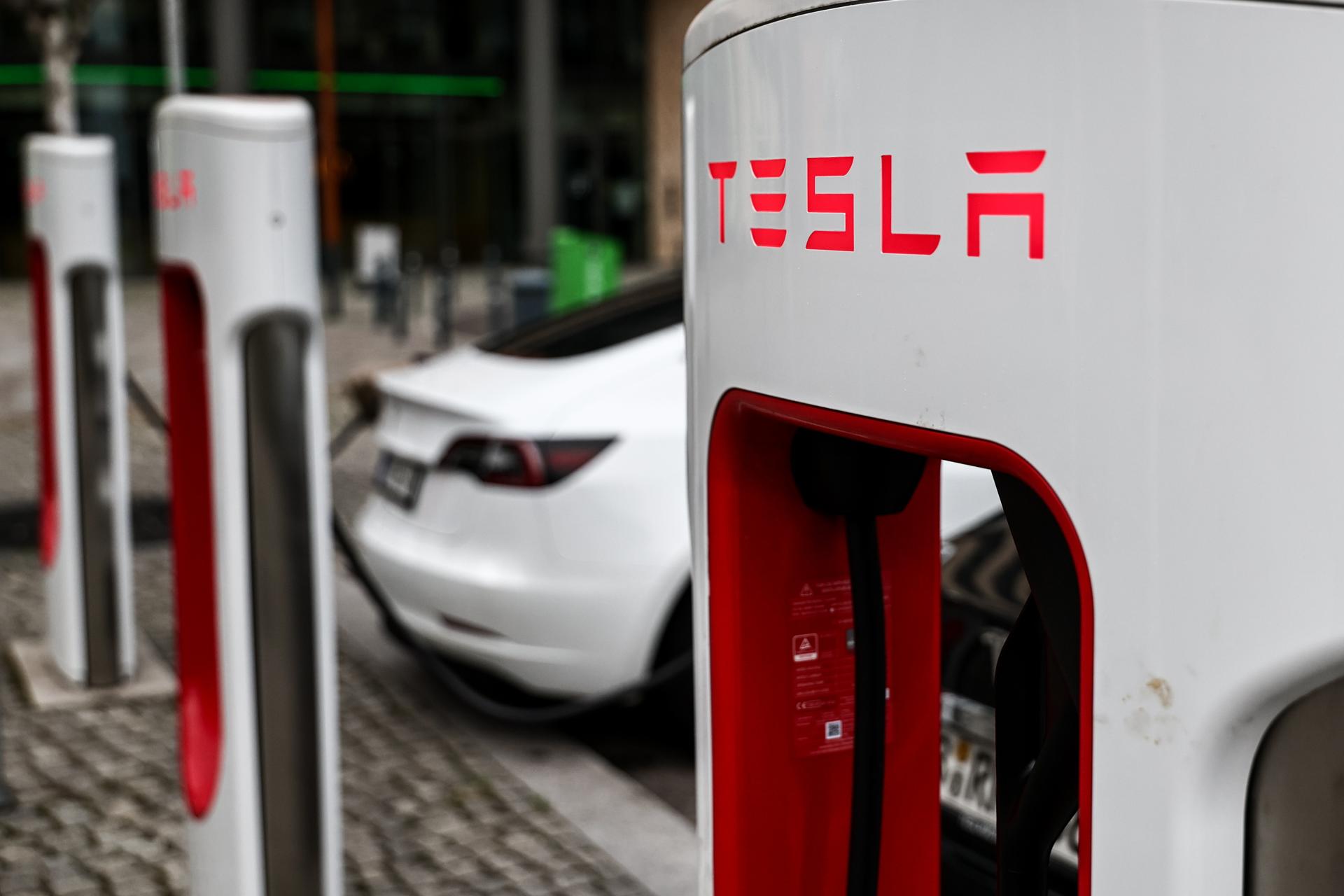 El futuro incierto de Tesla pone en duda el plan de robotaxis de Musk