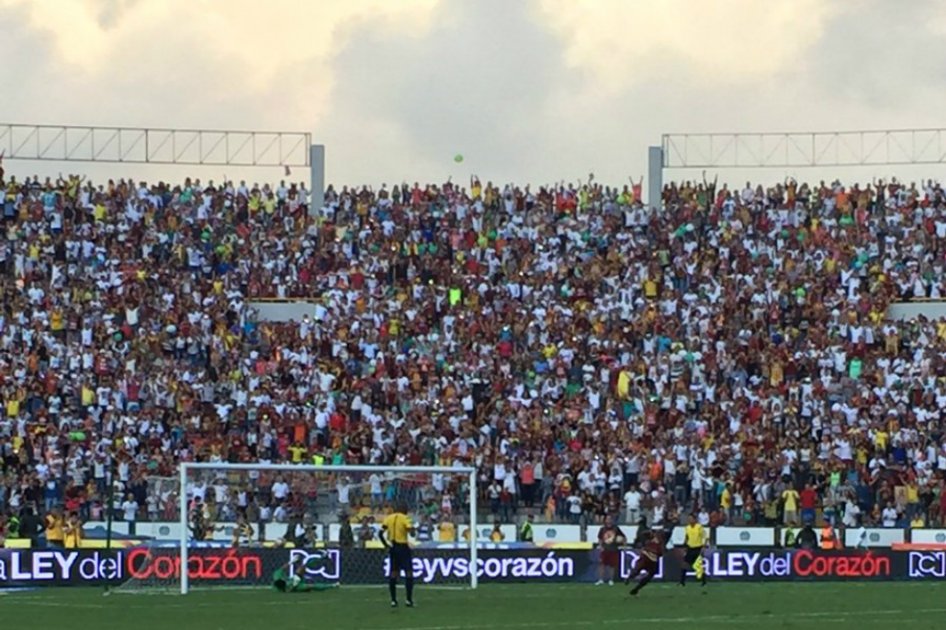 Momento del cobro de Avimiled Rivas, del Deportes Tolima. / @cdtolima