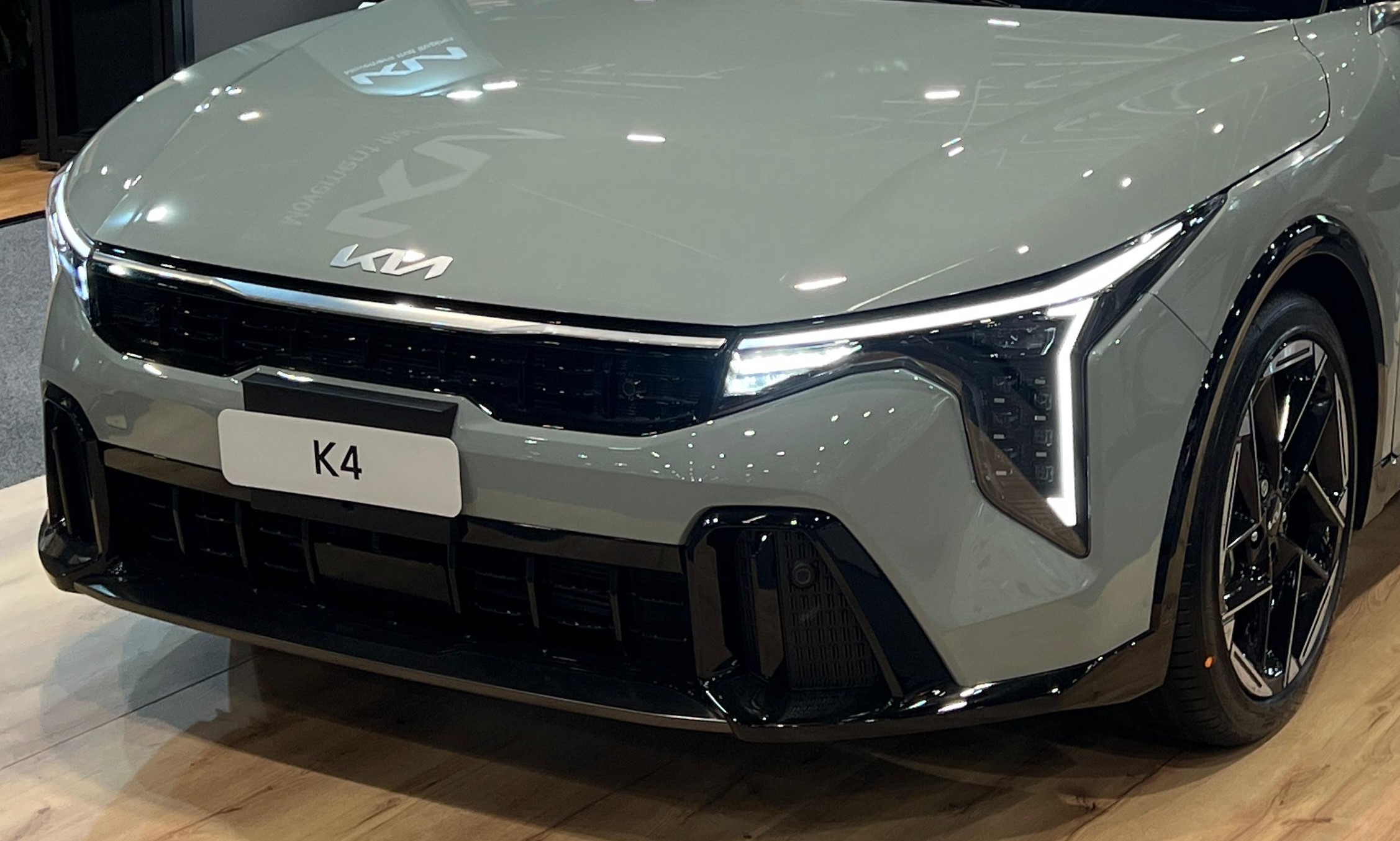El Kia K4 y EV3 fueron las novedades de la marca coreana en el Salón del Automóvil