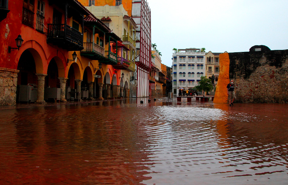 Parte del centro histórico de Cartagena se encuentra anegado.