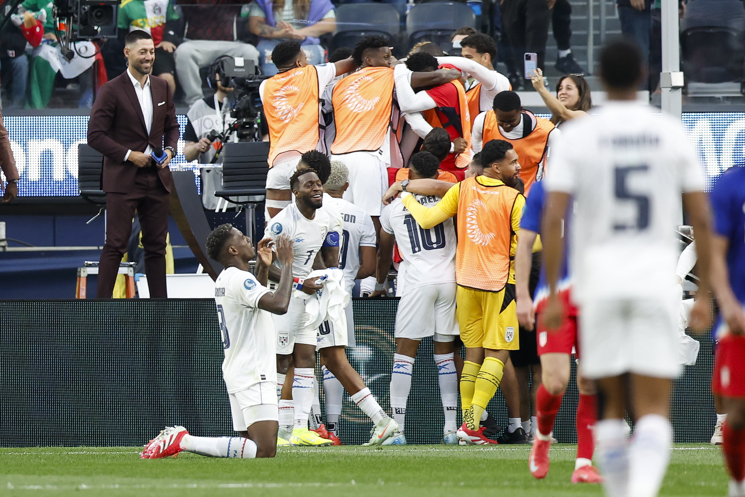 ¡Henry festejó con Panamá! La loca celebración que le da la vuelta al mundo: video