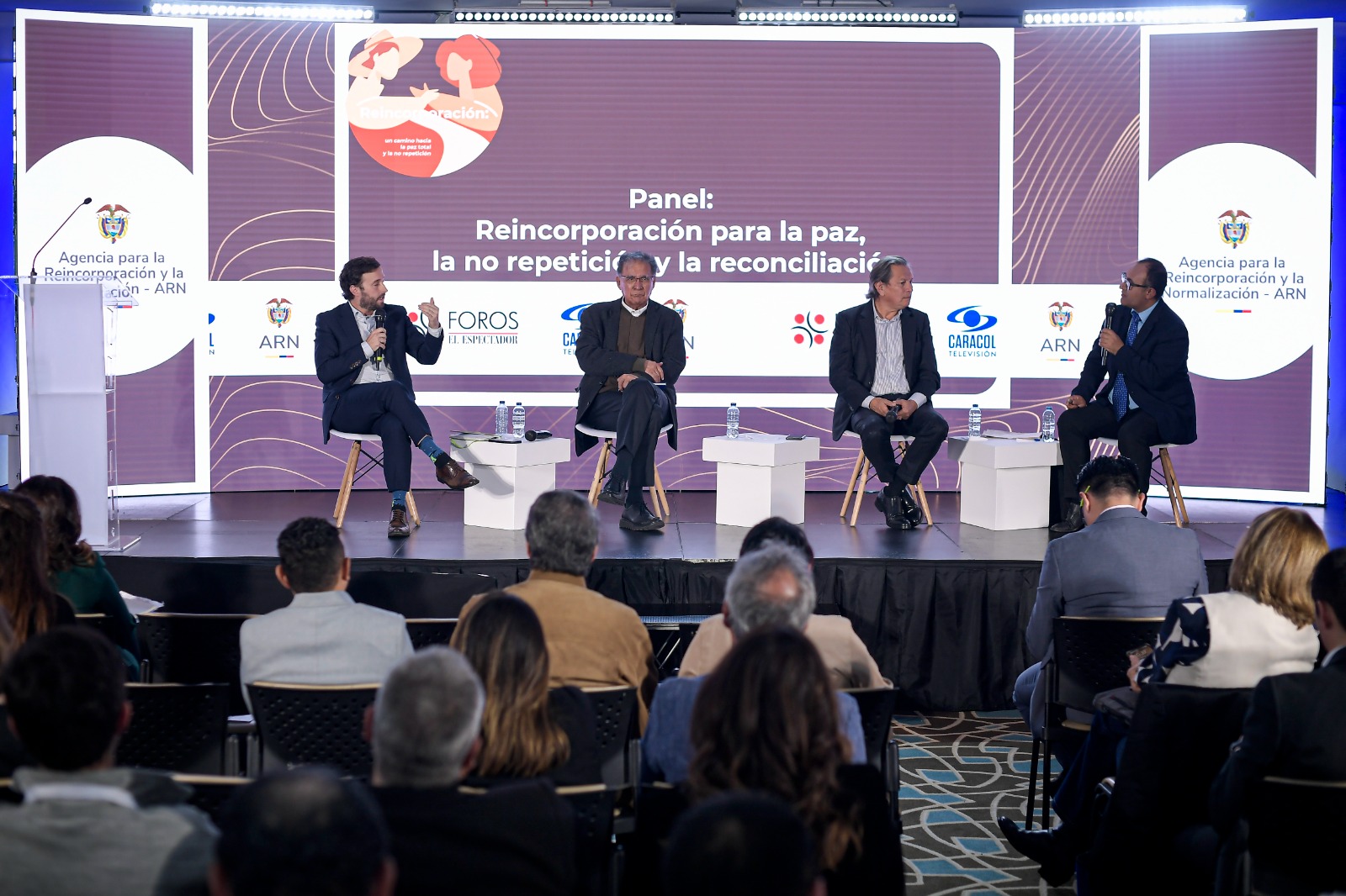 Negociadores del Gobierno hablaron de reincorporación, Acuerdo de Paz y Paz Total