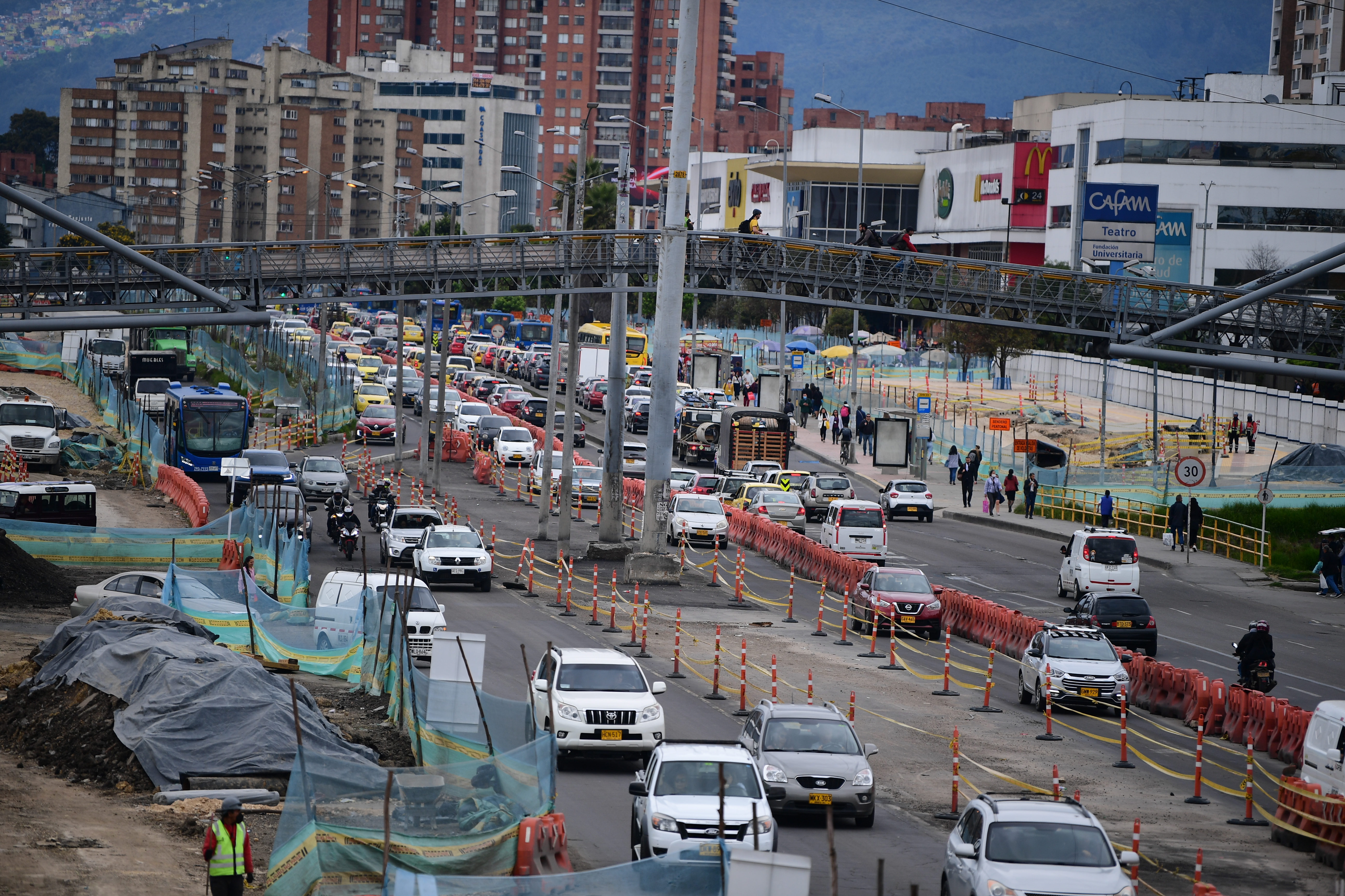 Tráfico pesado y múltiples trancones en varios puntos de la capital.
