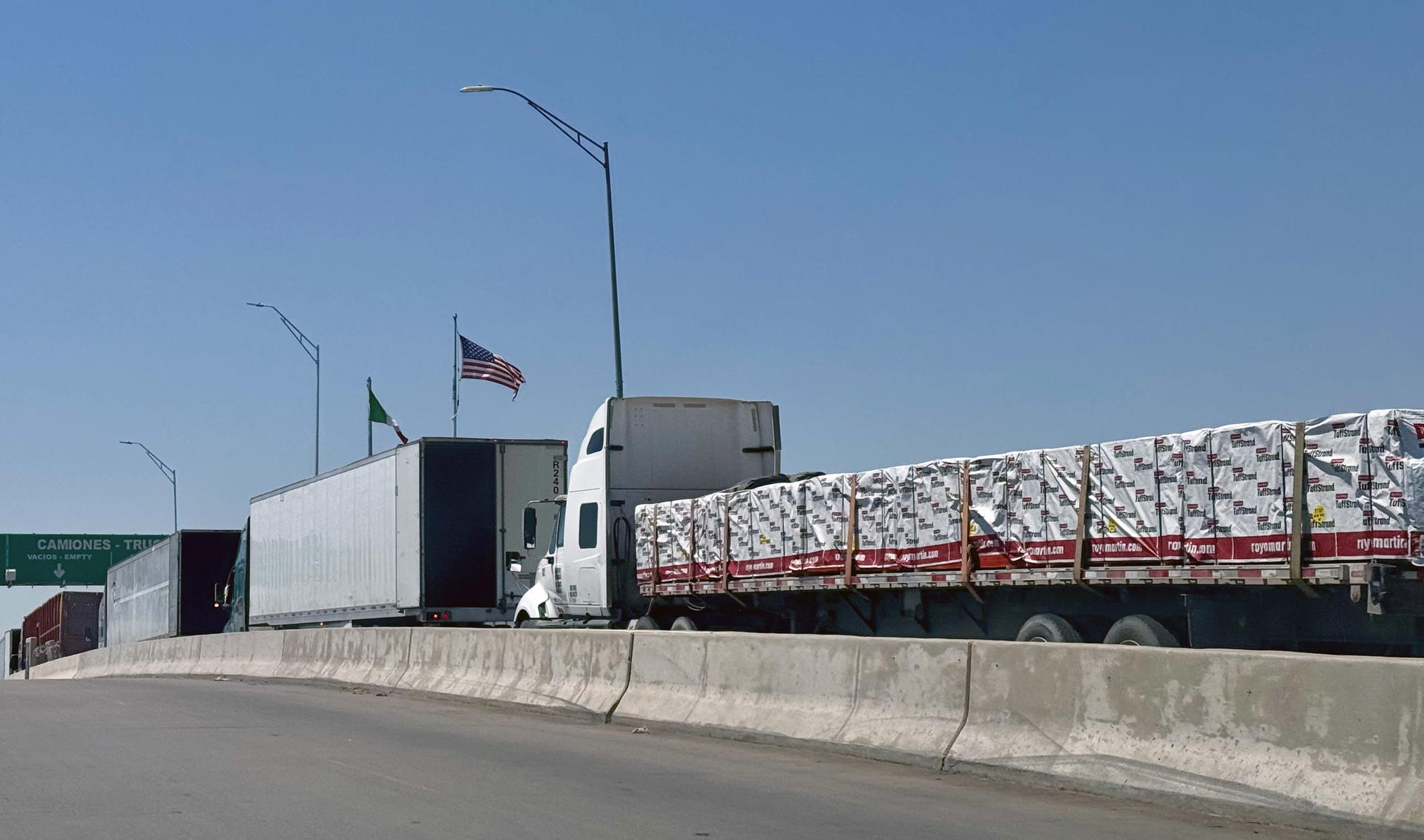 Nuevos aranceles a camiones y autobuses importados hacia EE.UU.