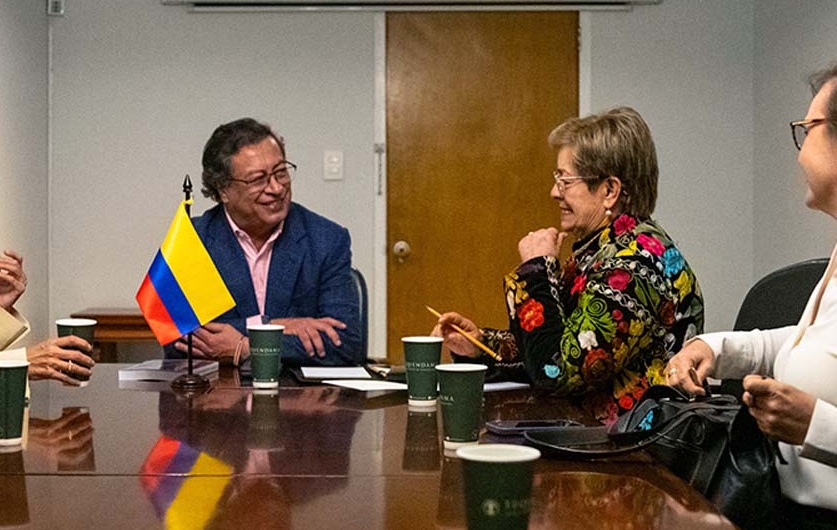 “Medidas populistas”: oposición criticó incremento del mínimo y Petro respondió