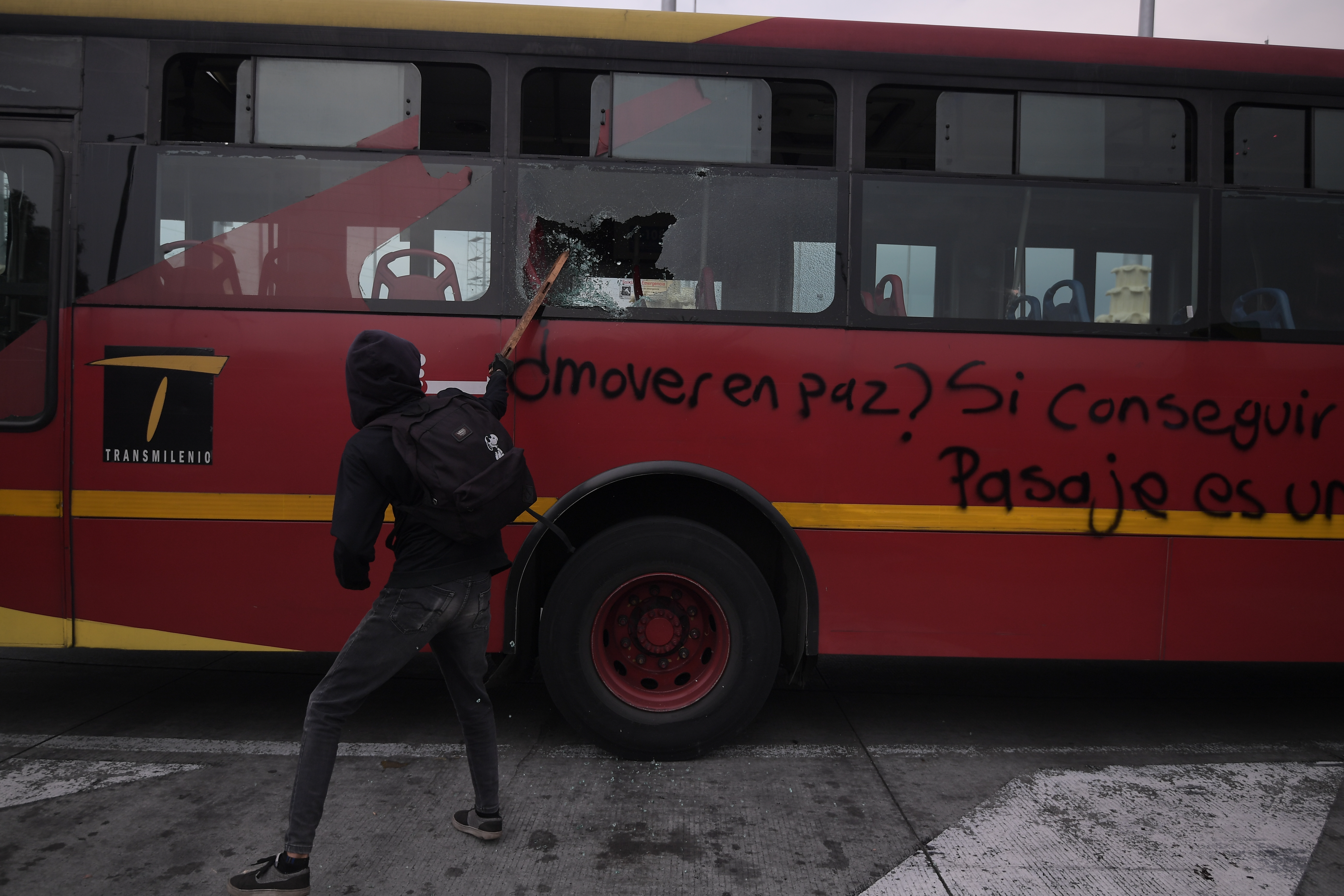 En 2025, los disturbios en Bogotá dejan más de 100 heridos y 1.500 buses vandalizados