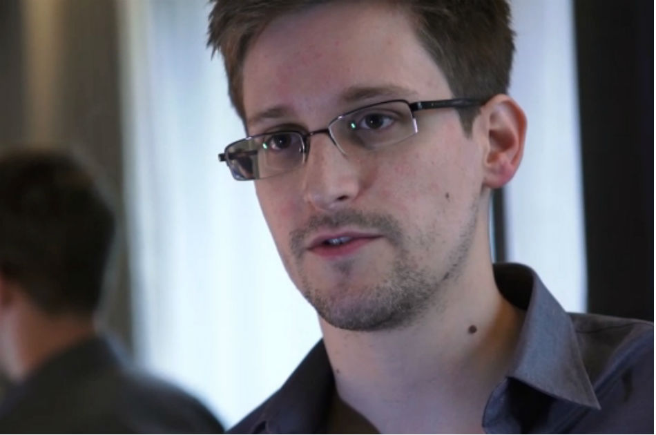Edward Snowden está «sano y salvo» y su destino es Ecuador: Assange
