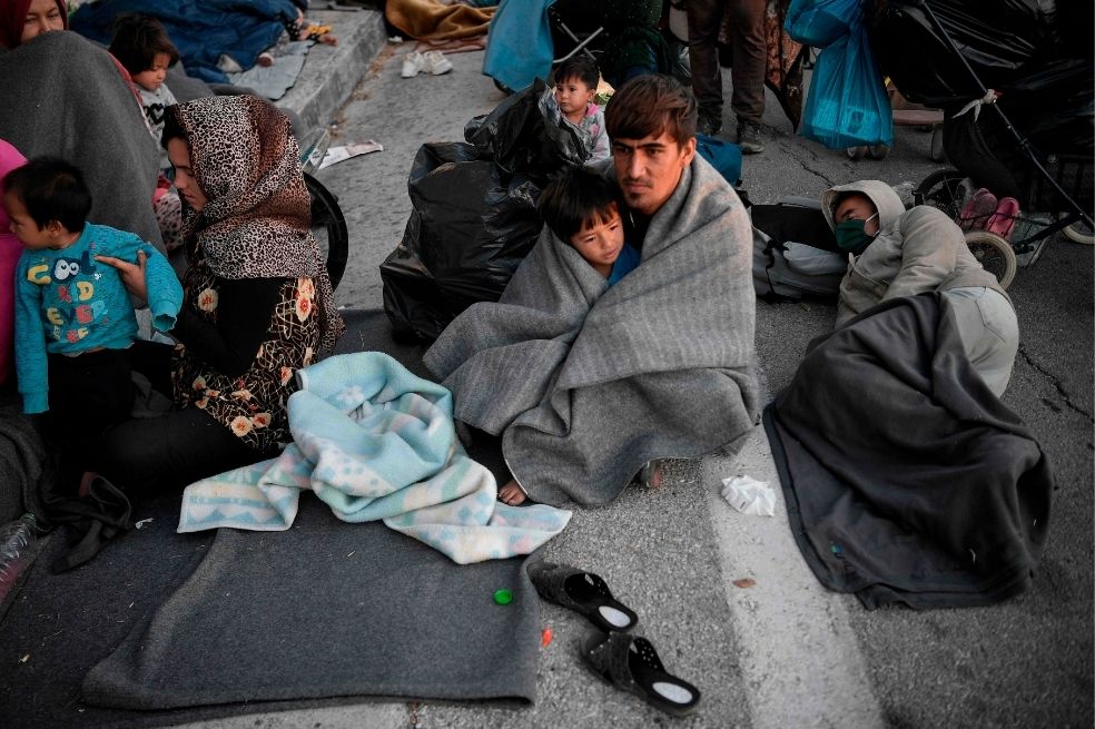 Sin lugar a dónde ir, miles de migrantes se quedaron a dormir en las carreteras griegas