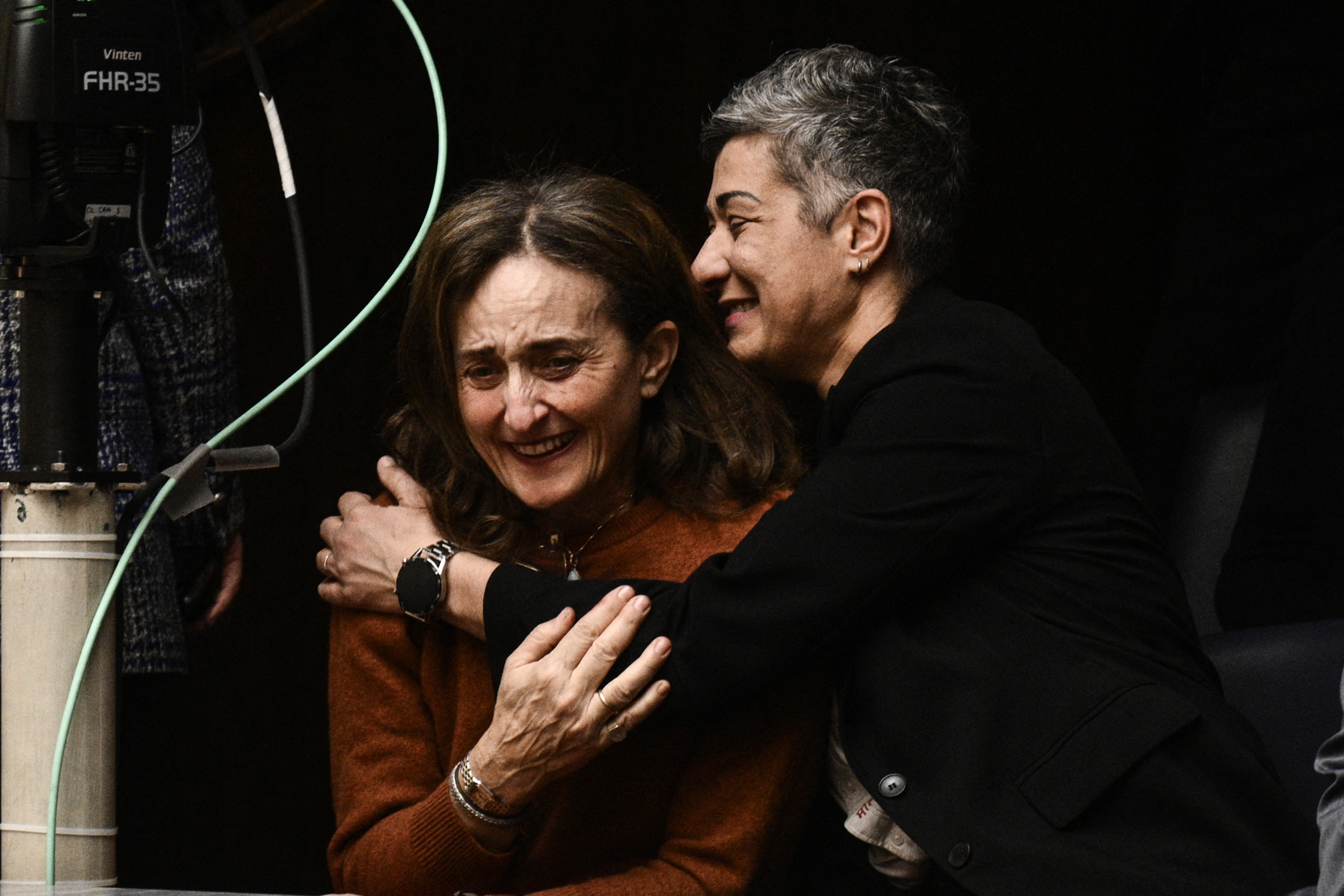 Histórico: Grecia aprueba la adopción y el matrimonio de parejas homosexuales
